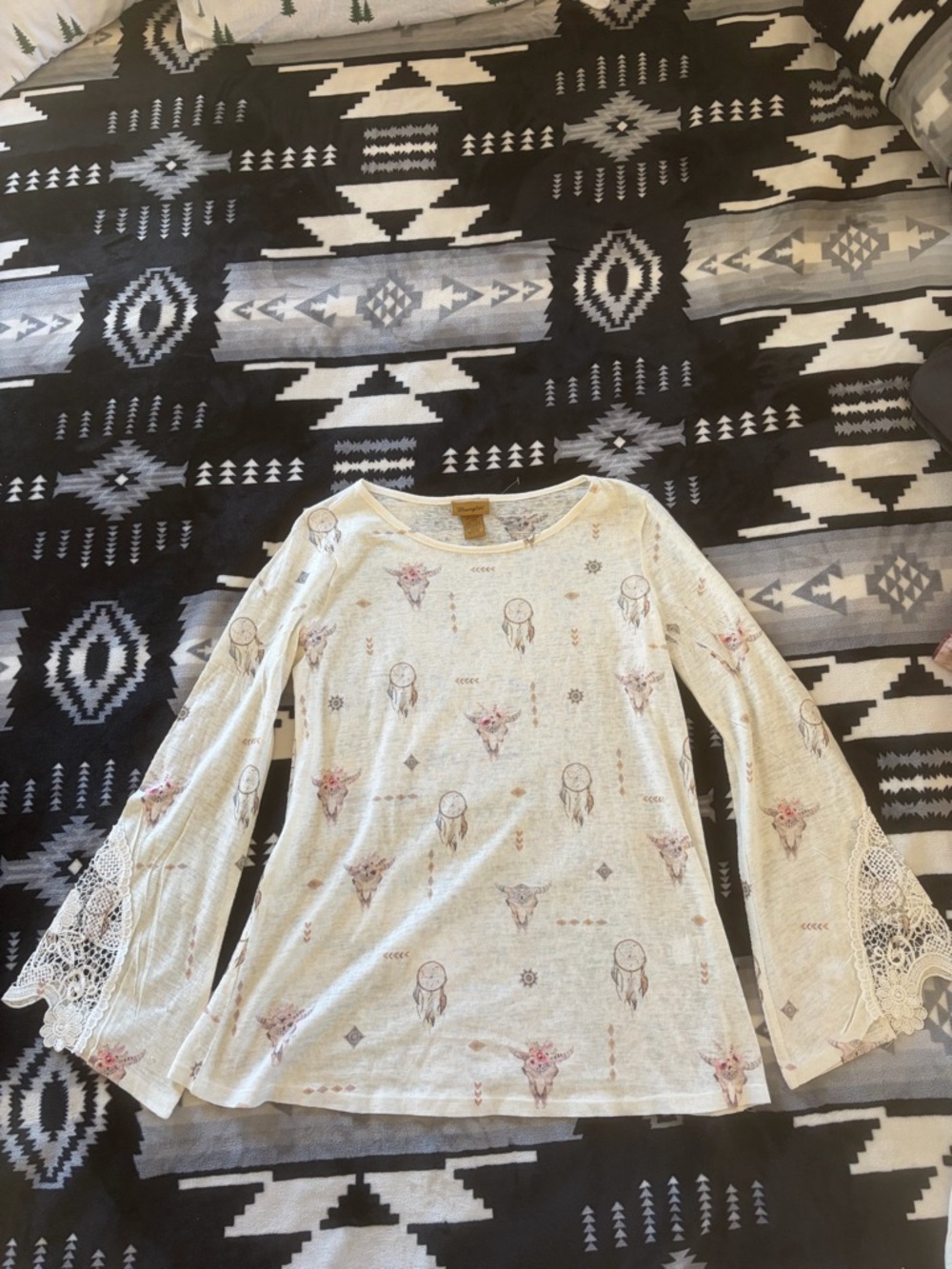 NWOT Wrangler Cream Graphic Lightweight Top